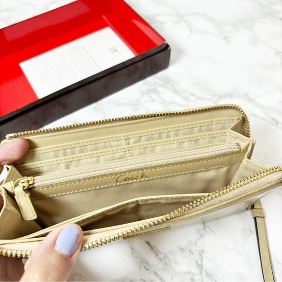 COACH POPPY CONTINENTAL WALLET BEIGE TAN GOLD WITH BOX AND ORIGINAL TAGS - Picture 4 of 5